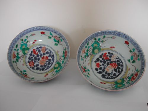 kakiemon arita enamel pair of bowls dating to the late 17th early 18th century - CATEGORY: ANTIQUE CERAMICS - DATED BEFORE 1700