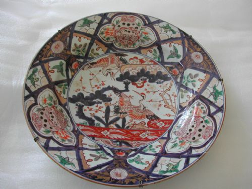 A VERY LARGE JAPANESE IMARI CHARGER DATING TO TO LATE 17TH EARLY 18TH CENTURY - ADDITIONAL PHOTO 1