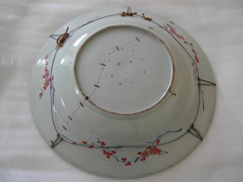 A VERY LARGE JAPANESE IMARI CHARGER DATING TO TO LATE 17TH EARLY 18TH CENTURY - ADDITIONAL PHOTO 2