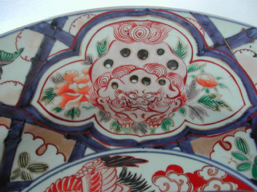 A VERY LARGE JAPANESE IMARI CHARGER DATING TO TO LATE 17TH EARLY 18TH CENTURY - ADDITIONAL PHOTO 10