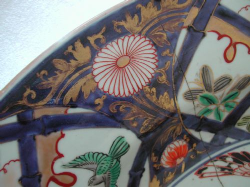 A VERY LARGE JAPANESE IMARI CHARGER DATING TO TO LATE 17TH EARLY 18TH CENTURY - ADDITIONAL PHOTO 12