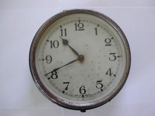 RARE WW2 SMITHS RAF ISSUED SMALL WALL 8 DAY WALL CLOCK DATED 1943 - ADDITIONAL PHOTO 1