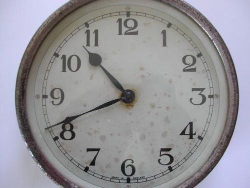 RARE WW2 SMITHS RAF ISSUED SMALL WALL 8 DAY WALL CLOCK DATED 1943 - ADDITIONAL PHOTO 2