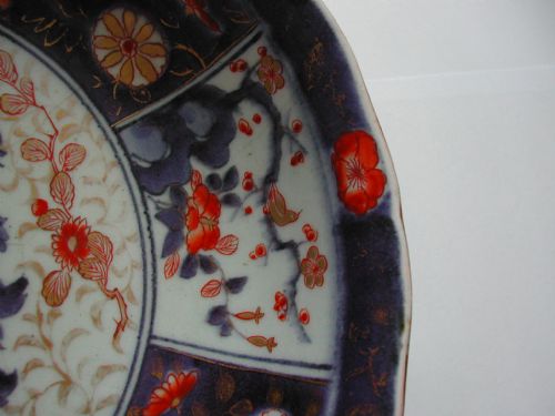 A FINE RARE JAPANESE ARITA IMARI LARGE DEEP ARMORIAL DISH 18TH CENTURY - ADDITIONAL PHOTO 6
