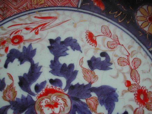 A FINE RARE JAPANESE ARITA IMARI LARGE DEEP ARMORIAL DISH 18TH CENTURY - ADDITIONAL PHOTO 7