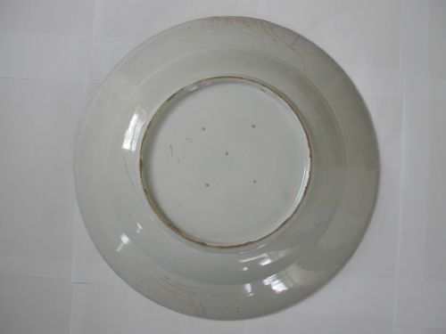 A VERY FINE ARITA KAKIEMON STYLE LARGE BLUE AND WHITE DISH DATING TO THE EARLY 18TH CENTURY - ADDITIONAL PHOTO 3