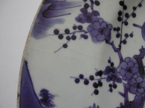 A VERY FINE ARITA KAKIEMON STYLE LARGE BLUE AND WHITE DISH DATING TO THE EARLY 18TH CENTURY - ADDITIONAL PHOTO 13