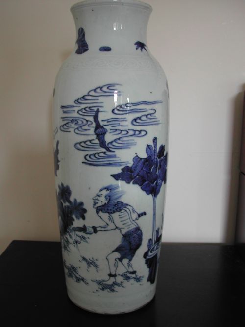 A FINE CHINESE TRANSITIONAL BLUE AND WHITE SLEEVE VASE CIRCA 1640 - ADDITIONAL PHOTO 1