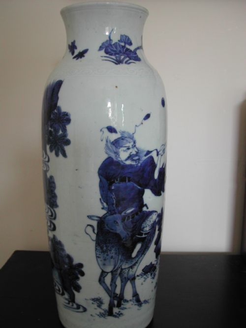 A FINE CHINESE TRANSITIONAL BLUE AND WHITE SLEEVE VASE CIRCA 1640 - ADDITIONAL PHOTO 4
