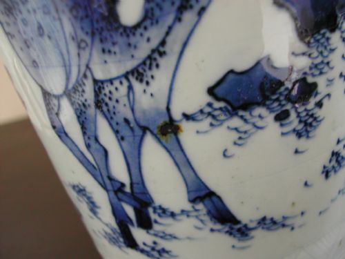 A FINE CHINESE TRANSITIONAL BLUE AND WHITE SLEEVE VASE CIRCA 1640 - ADDITIONAL PHOTO 9