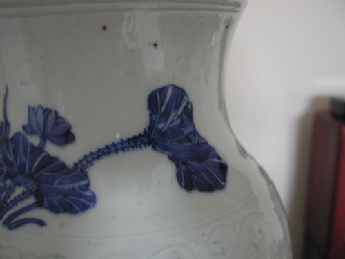 A FINE CHINESE TRANSITIONAL BLUE AND WHITE SLEEVE VASE CIRCA 1640 - ADDITIONAL PHOTO 10