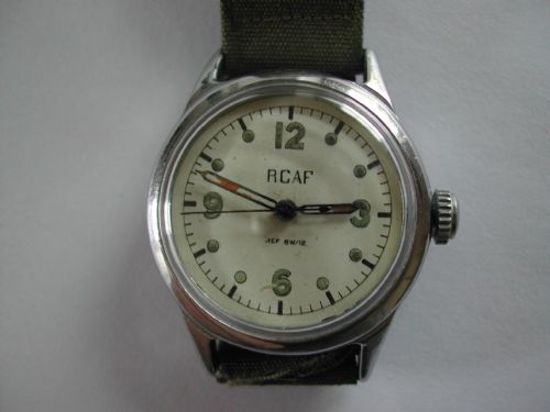 A RARE RCAF ROYAL CANADIAN AIR FORCE PILOTS WATCH NO W1602 DATED 1942 - ADDITIONAL PHOTO 2