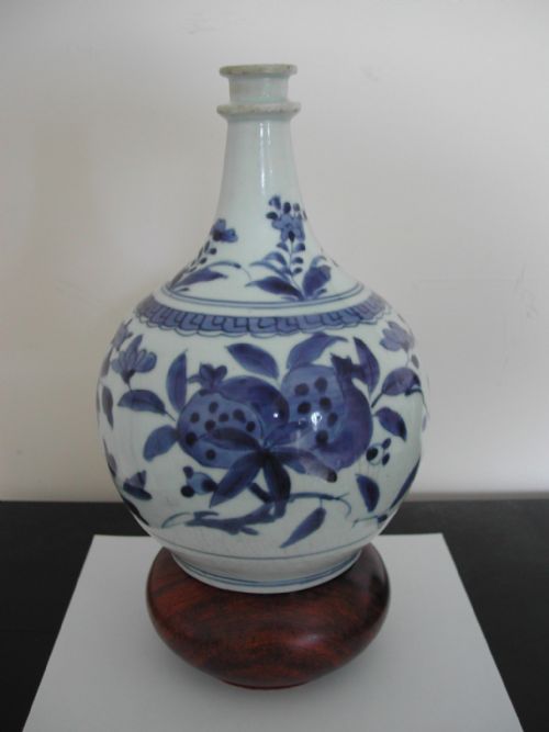 japanese arita blue and white gallipot dating to the late 17th century - CATEGORY: ANTIQUE CERAMICS - DATED 17TH CENTURY