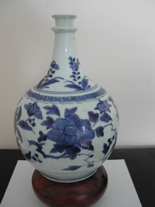 JAPANESE ARITA BLUE AND WHITE GALLIPOT DATING TO THE LATE 17TH CENTURY - ADDITIONAL PHOTO 2