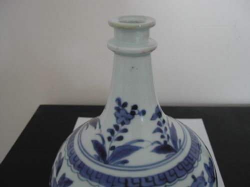 JAPANESE ARITA BLUE AND WHITE GALLIPOT DATING TO THE LATE 17TH CENTURY - ADDITIONAL PHOTO 3