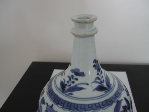 JAPANESE ARITA BLUE AND WHITE GALLIPOT DATING TO THE LATE 17TH CENTURY - ADDITIONAL PHOTO 4