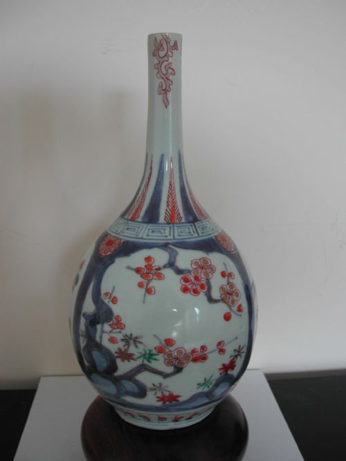 a rare good japanese imari bottle vase circa 1700 - CATEGORY: ANTIQUE VASES - DATED 1700