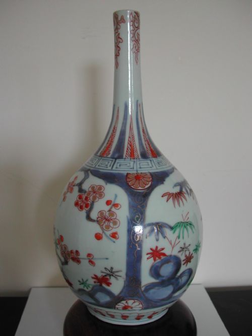 A RARE GOOD JAPANESE IMARI BOTTLE VASE CIRCA 1700 - ADDITIONAL PHOTO 1