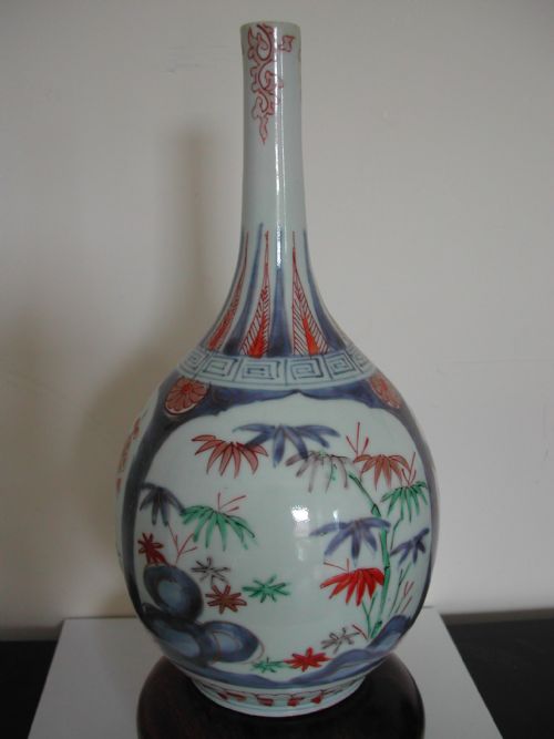 A RARE GOOD JAPANESE IMARI BOTTLE VASE CIRCA 1700 - ADDITIONAL PHOTO 2