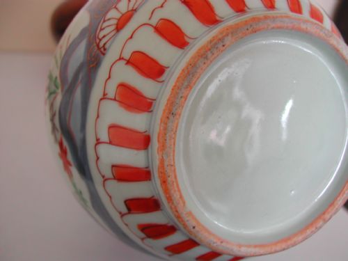 A RARE GOOD JAPANESE IMARI BOTTLE VASE CIRCA 1700 - ADDITIONAL PHOTO 4
