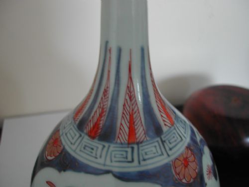 A RARE GOOD JAPANESE IMARI BOTTLE VASE CIRCA 1700 - ADDITIONAL PHOTO 8