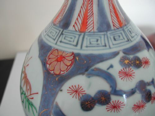 A RARE GOOD JAPANESE IMARI BOTTLE VASE CIRCA 1700 - ADDITIONAL PHOTO 11