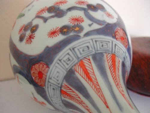 A RARE GOOD JAPANESE IMARI BOTTLE VASE CIRCA 1700 - ADDITIONAL PHOTO 15
