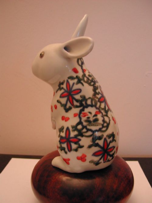 FOR SALE AN AMUSING JAPANESE IMARI STUDY OF A SEATED RABBIT MEIJI PERIOD - ADDITIONAL PHOTO 1