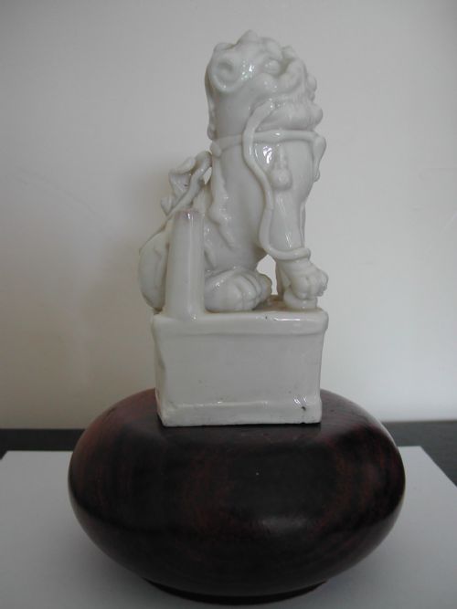 reserved vg pp chinese blanc de chine buddhistic lion dog joss stick holder 18th century - CATEGORY: ANTIQUE CERAMICS - DATED 18TH CENTURY