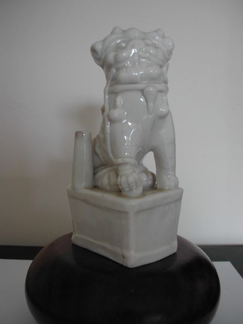 RESERVED VG PP CHINESE BLANC DE CHINE BUDDHISTIC LION DOG JOSS STICK HOLDER 18TH CENTURY - ADDITIONAL PHOTO 1