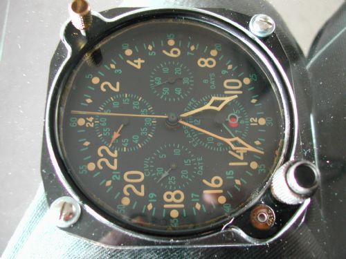A RARE WW2 HAMILTON AIRCRAFT COMPLICATION COCKPIT CLOCK CIRCA 1942 - ADDITIONAL PHOTO 1