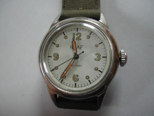 A RARE RCAF ROYAL CANADIAN AIR FORCE PILOTS WATCH NO W315142 DATED 1942 - ADDITIONAL PHOTO 1