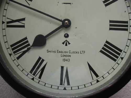SMITHS ARMY ISSUE 14INCH DIAL WALL CLOCK IN AUSTERITY BAKELITE CASE DATED 1943 - ADDITIONAL PHOTO 1