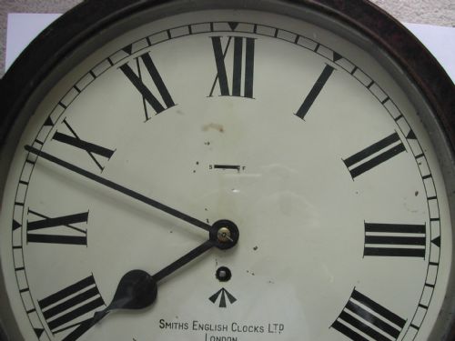 SMITHS ARMY ISSUE 14INCH DIAL WALL CLOCK IN AUSTERITY BAKELITE CASE DATED 1943 - ADDITIONAL PHOTO 2