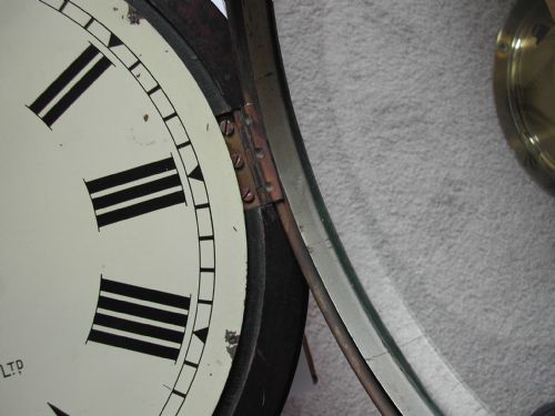 SMITHS ARMY ISSUE 14INCH DIAL WALL CLOCK IN AUSTERITY BAKELITE CASE DATED 1943 - ADDITIONAL PHOTO 3