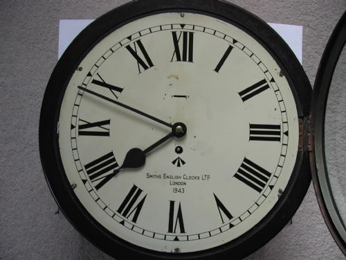 SMITHS ARMY ISSUE 14INCH DIAL WALL CLOCK IN AUSTERITY BAKELITE CASE DATED 1943 - ADDITIONAL PHOTO 4