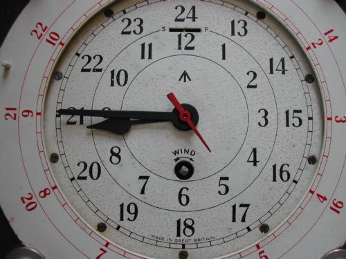 FOR SALE THIS RARE SMITHS SIGNAL CENTRE CLOCK WITH SMITHS ASTRAL 8DAY PLATFORM ESCAPEMENT MOVEMENT FOR USE IN WET OPERATIONS ROOMS DATING CIRCA 1950S - ADDITIONAL PHOTO 10