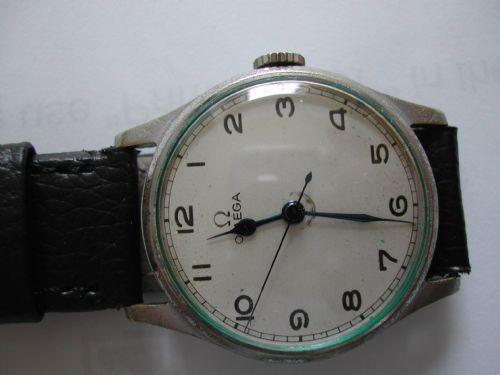 A GOOD OMEGA BRITISH ROYAL NAVY ISSUE HS8 PILOTS WATCH NO 4511 CIRCA 1943 - ADDITIONAL PHOTO 1