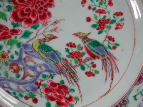 A FINE CHINESE GOLDEN PHEASANT FAMILLE ROSE PLATE DATING TO THE YONGZHENG PERIOD CIRCA 1730 - ADDITIONAL PHOTO 3