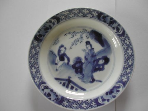 a fine small chinese blue and white plate dating to the kangxi period - CATEGORY: ANTIQUE PLATES - DATED BEFORE 1700