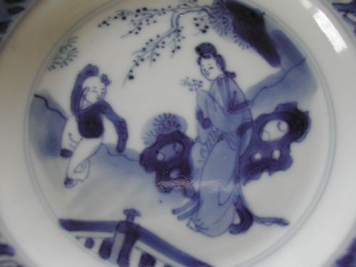 A FINE SMALL CHINESE BLUE AND WHITE PLATE DATING TO THE KANGXI PERIOD - ADDITIONAL PHOTO 7
