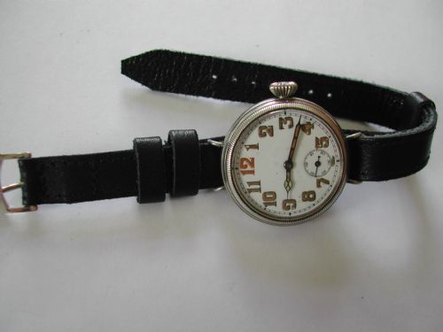 a good ww1 wristlet by buren with silver screw front and back case circa 1916 - CATEGORY: ANTIQUE WATCHES - DATED 1910