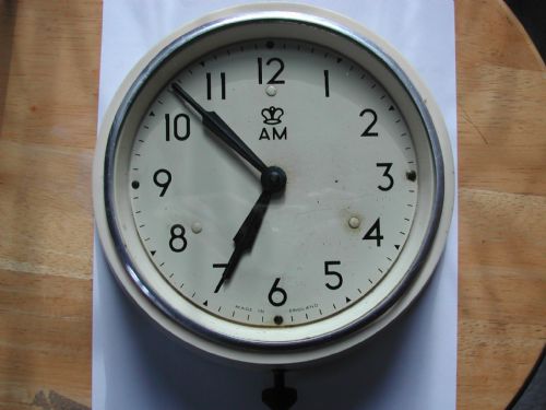 SMITHS RAF ISSUE WALL CLOCK DATED 1951 IN RARE WHITE PLASTIC CASE - ADDITIONAL PHOTO 2