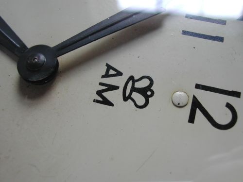 SMITHS RAF ISSUE WALL CLOCK DATED 1951 IN RARE WHITE PLASTIC CASE - ADDITIONAL PHOTO 9