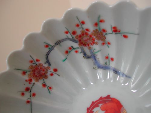 JAPANESE KAKIEMON CHRYSANTHEMUM PETAL SHAPED BOWL DATING 18TH CENTURY - ADDITIONAL PHOTO 3