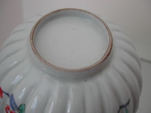 JAPANESE KAKIEMON CHRYSANTHEMUM PETAL SHAPED BOWL DATING 18TH CENTURY - ADDITIONAL PHOTO 9