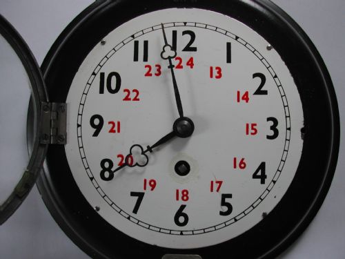 A RARE BRW BRITISH RAIL WESTERN ISSUED RAILWAY CLOCK BY F W ELLIOTT NO BRW 4513 DATING CIRCA 1955 - ADDITIONAL PHOTO 1
