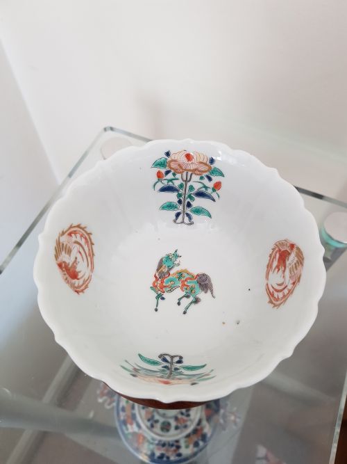 japanese kakiemon bowl probably arita with everted petal shaped rim dating to the 18th century - CATEGORY: ANTIQUE CERAMICS - DATED 18TH CENTURY