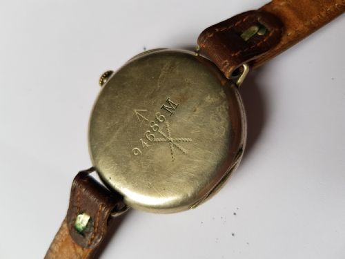 FOR SALE THIS RARE WW1 MILITARY ISSUED BLACK DIAL TRENCH WATCH DATING TO 1917 - ADDITIONAL PHOTO 5