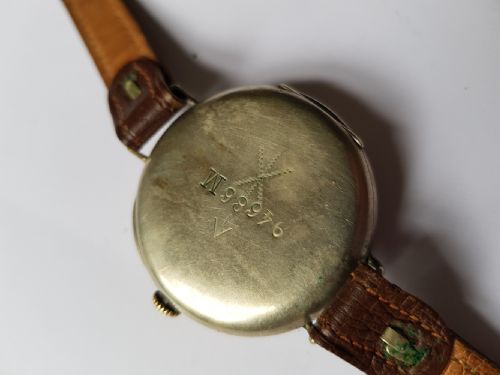 FOR SALE THIS RARE WW1 MILITARY ISSUED BLACK DIAL TRENCH WATCH DATING TO 1917 - ADDITIONAL PHOTO 6